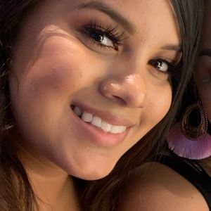 Meet your Posher, Yesenia